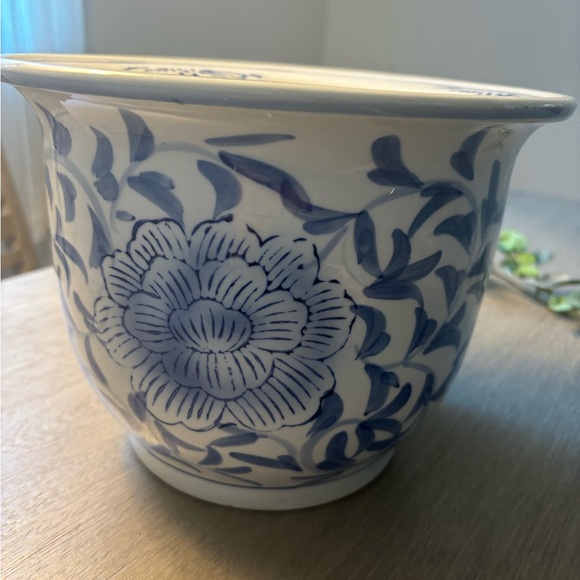 Blue and White Floral Vintage Chinese Ceramic Planter - Picture 4 of 10